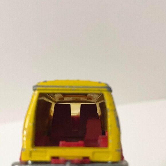 Majorette Fourgon Magic Circus Van Diecast Flaws Missing Doors - Picture 15 of 16